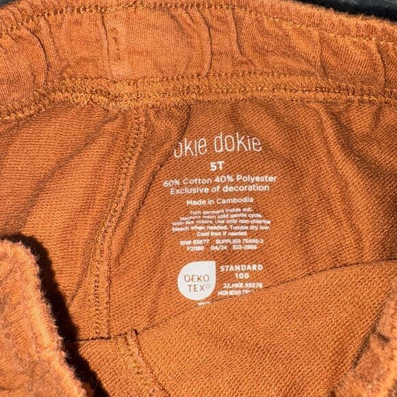 5t rust colored okie dokie cargo pants with 2 small stains on back of leg - Picture 3 of 4